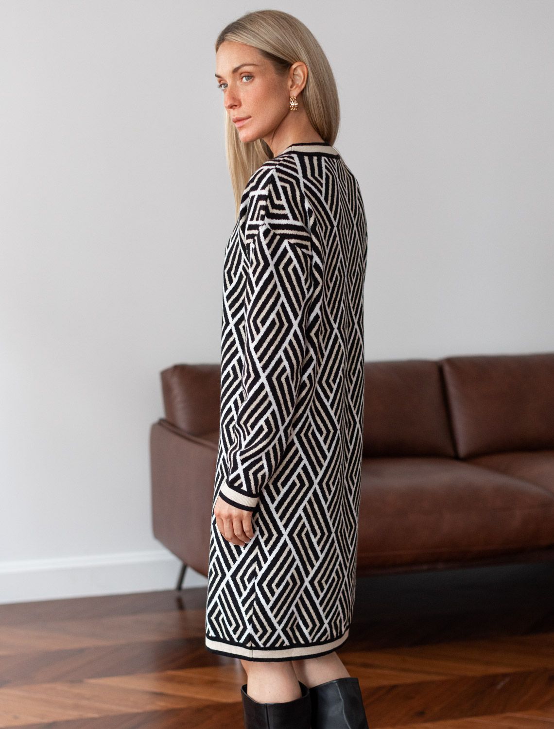 Платье жаккардовой вязки с кашемиром D32.111 черный-бежевый