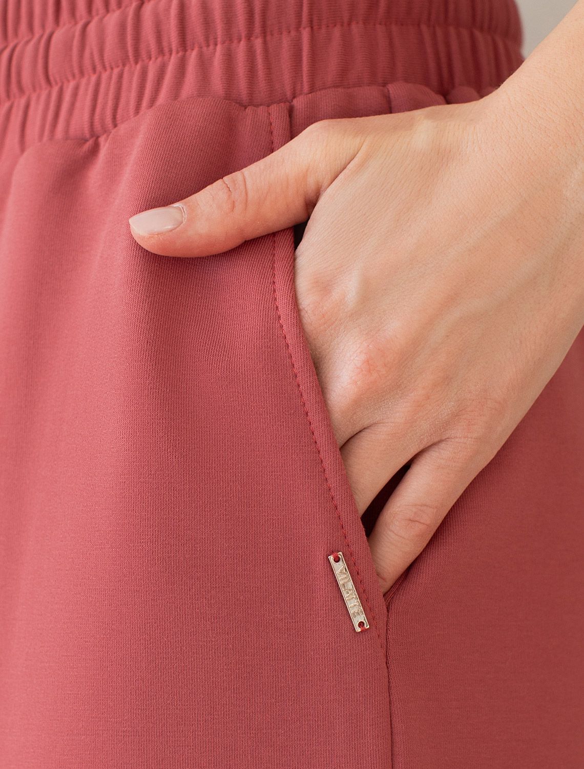 Ст.цена 2390р Прямые брюки из тонкого премиального футера с эластаном D44.139 терракота