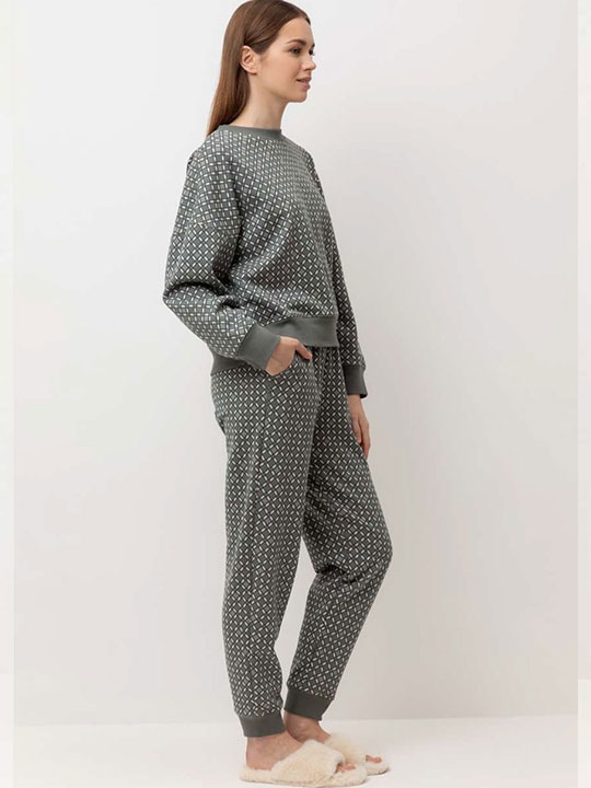 Пижама с брюками