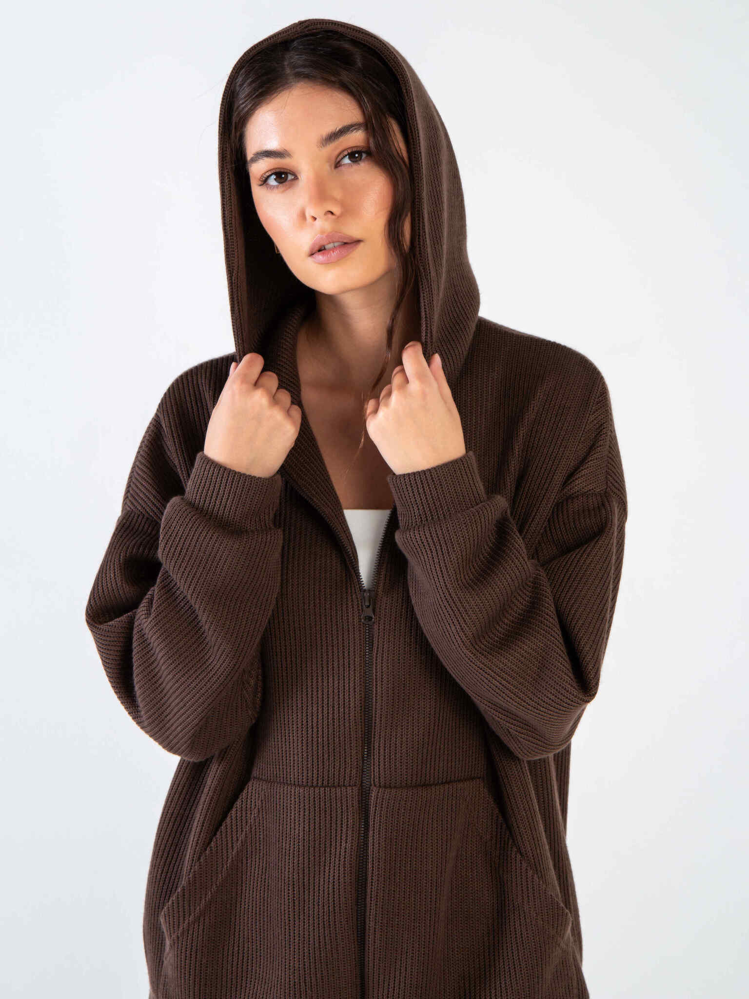 1800р1950рХуди на молнии из вязанного трикотажа Коричневая