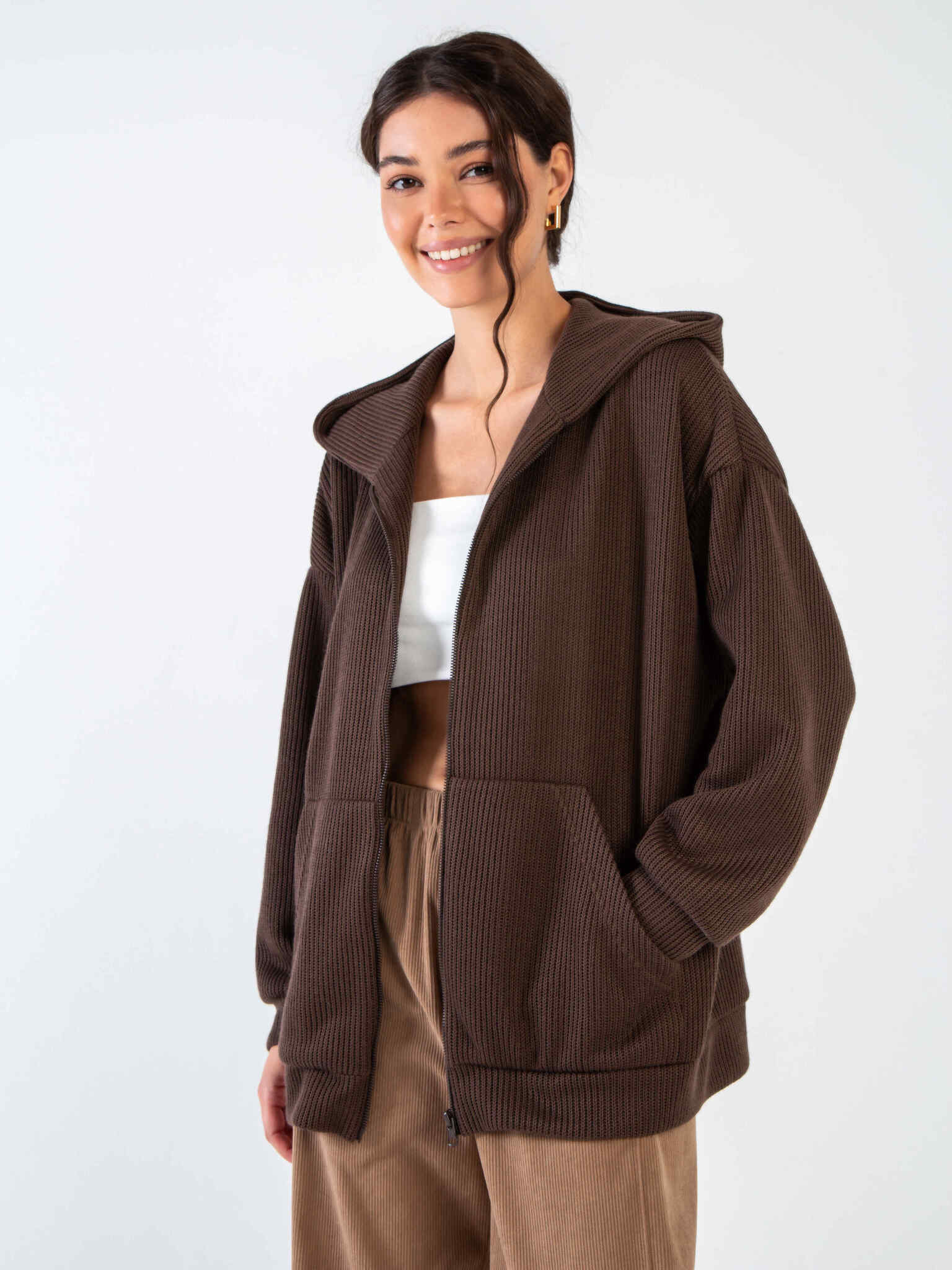 1800р1950рХуди на молнии из вязанного трикотажа Коричневая