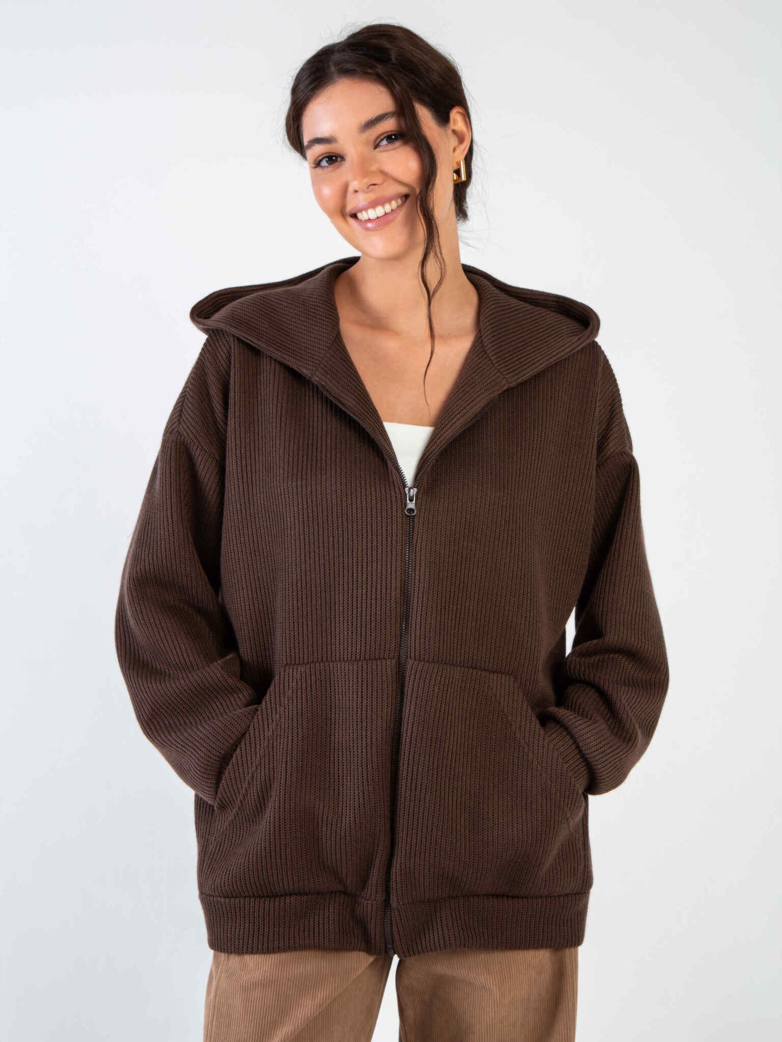 1800р1950рХуди на молнии из вязанного трикотажа Коричневая