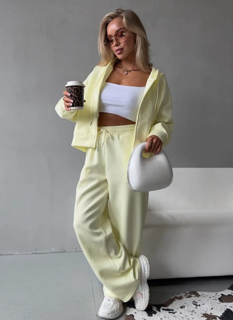 Спортивный костюм: брюки и толстовка на молнии