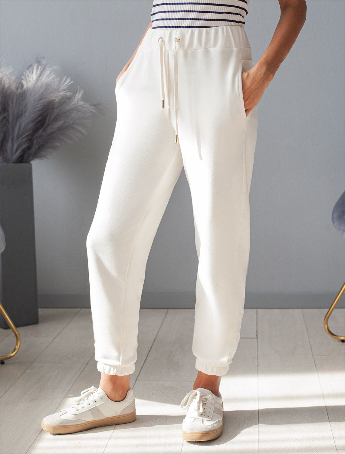 Брюки из петельчатого футера-трехнитки D44.079 молочный