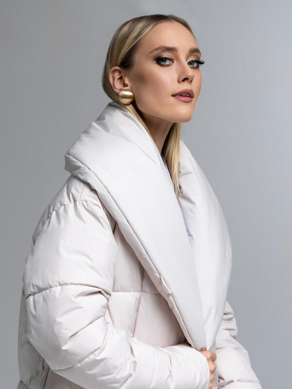 9100 р.  24570 р.  Пуховик женский светло-бежевый