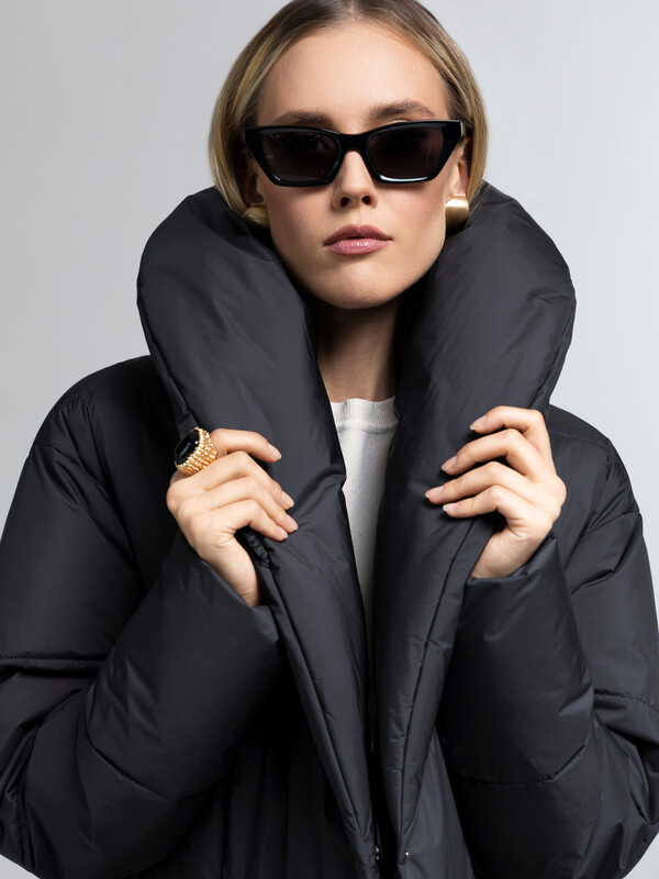 9100 р.  24570 р.  Пуховик женский черный