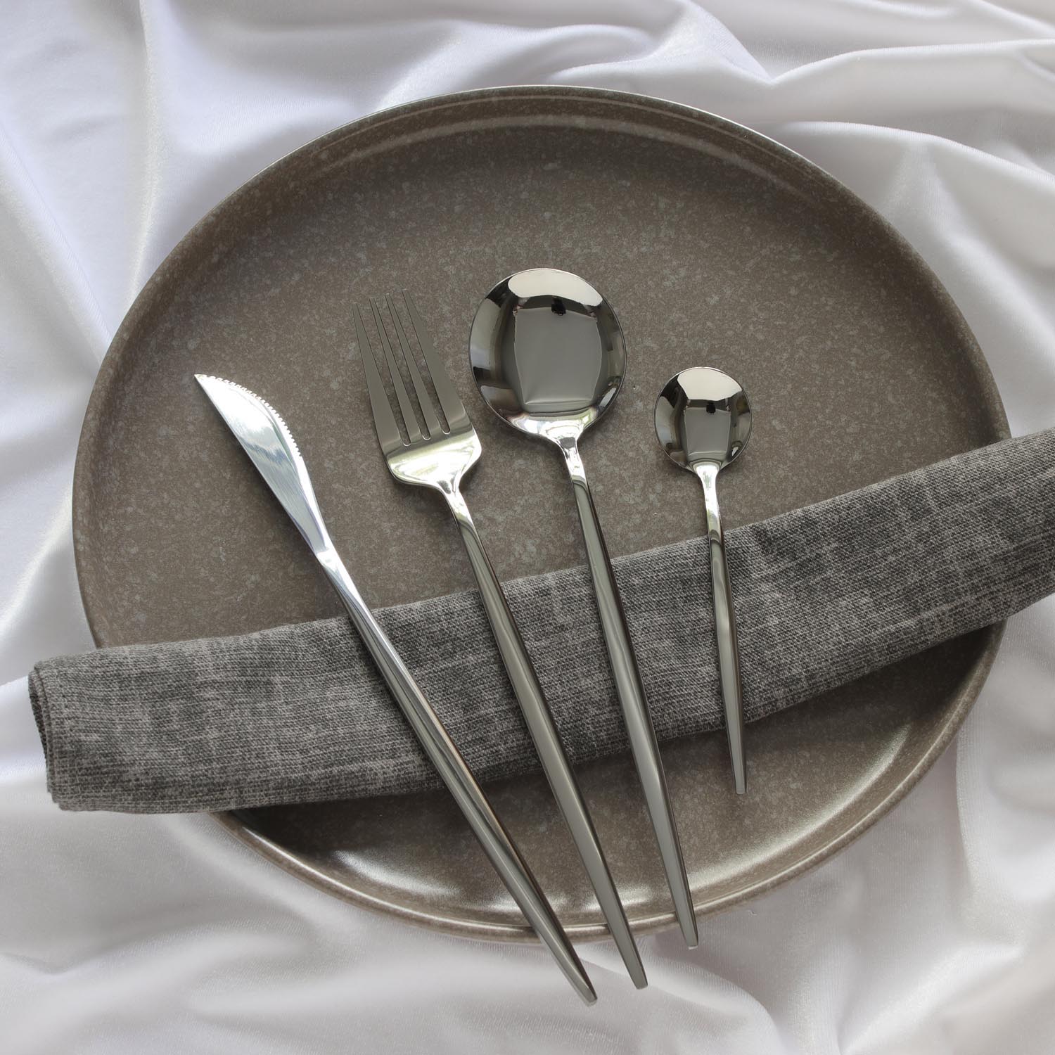 Набор столовых приборов 24 предмета на 6 персон из нержавеющей стали серебро