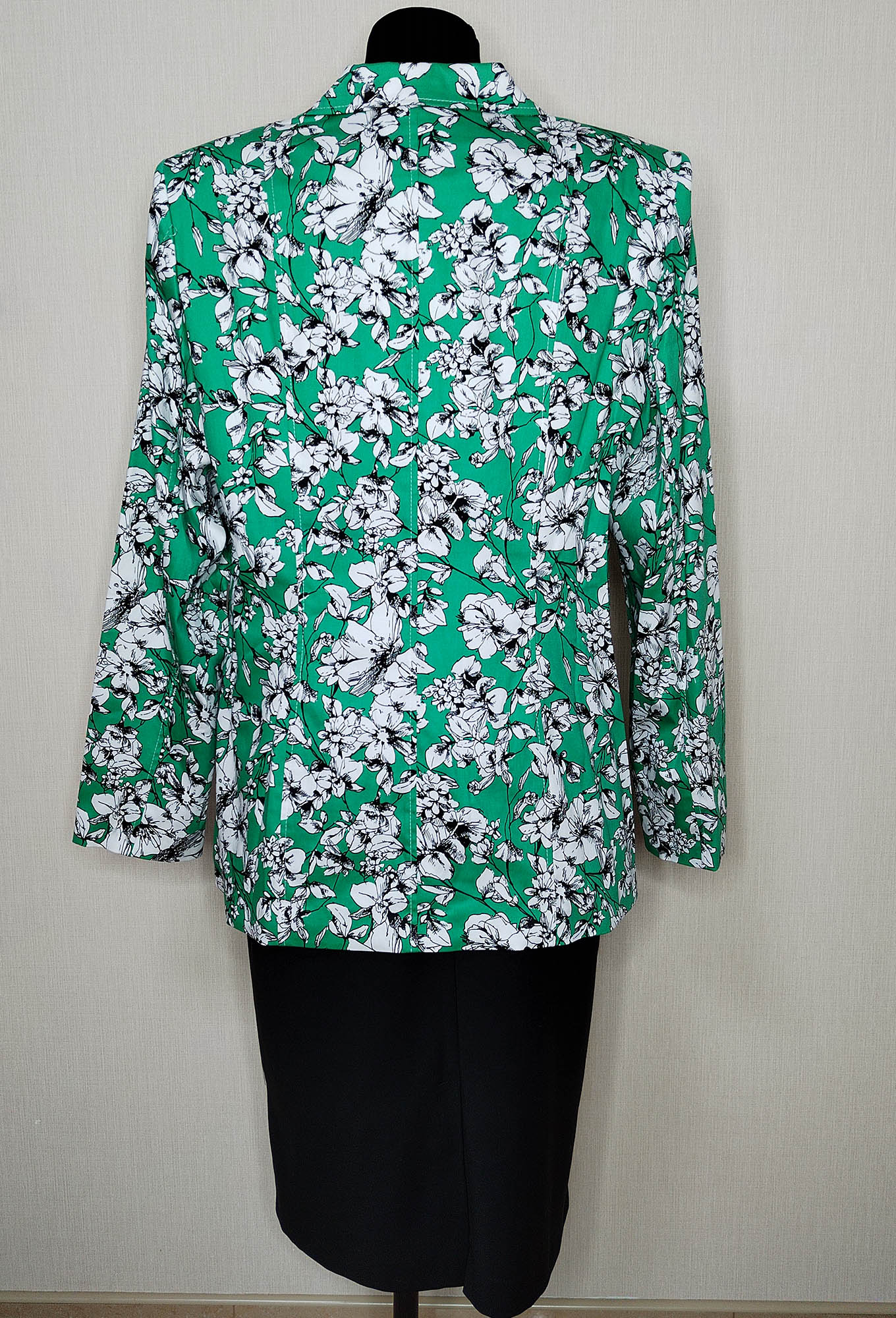 ст. цена1999руб.! Жакет БЕЛЭЛЬСТИЛЬ 203-1 зеленый черно-белые цветы