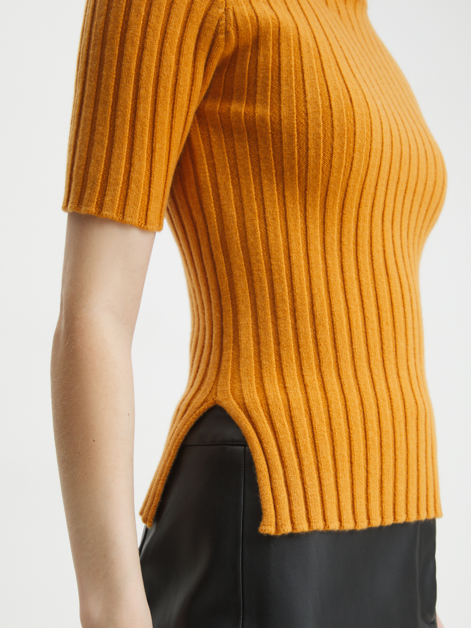 Женская водолазка MAISON DAVID 4450707, морковный