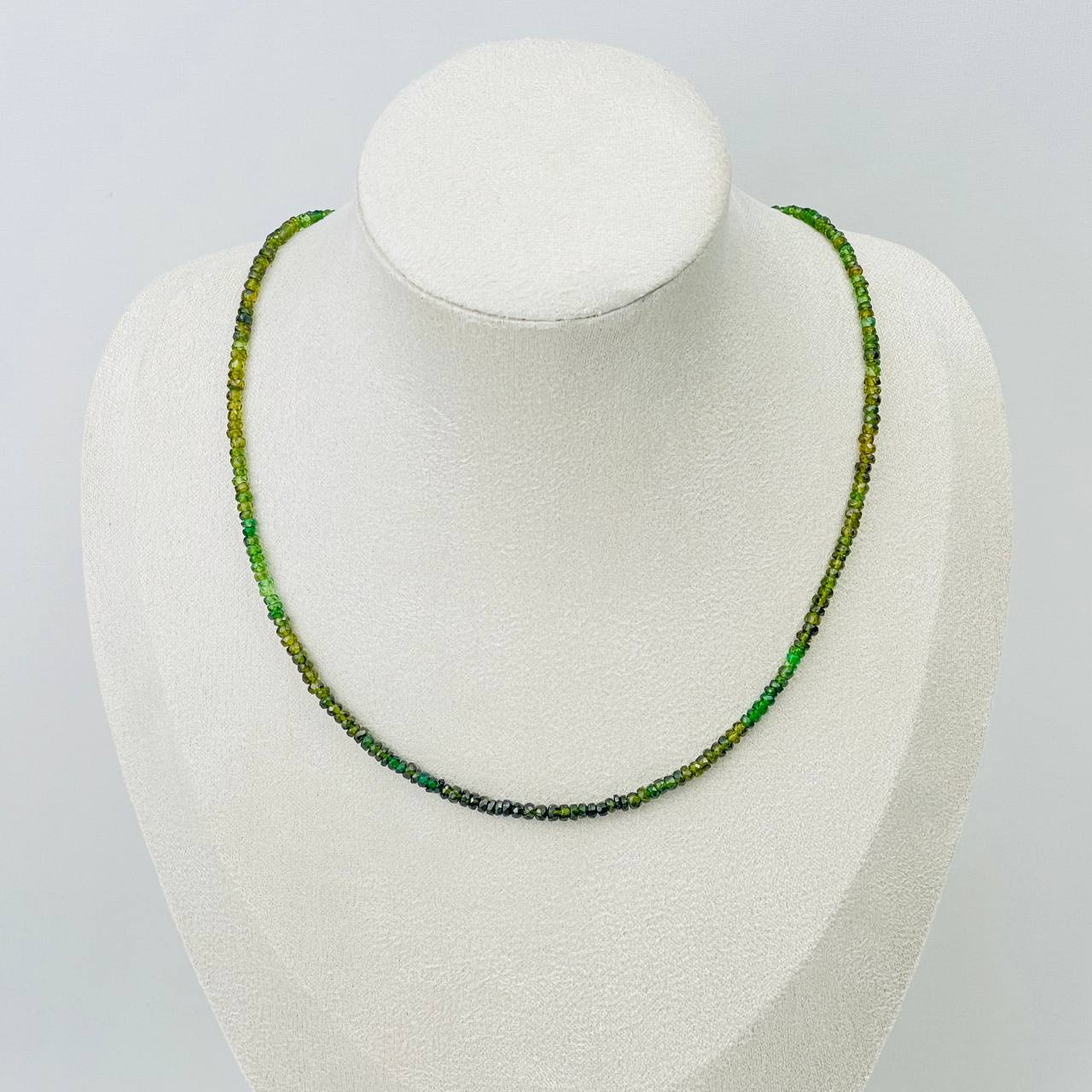 Радуга Самоцветов Колье из зеленого Турмалина (градиент)