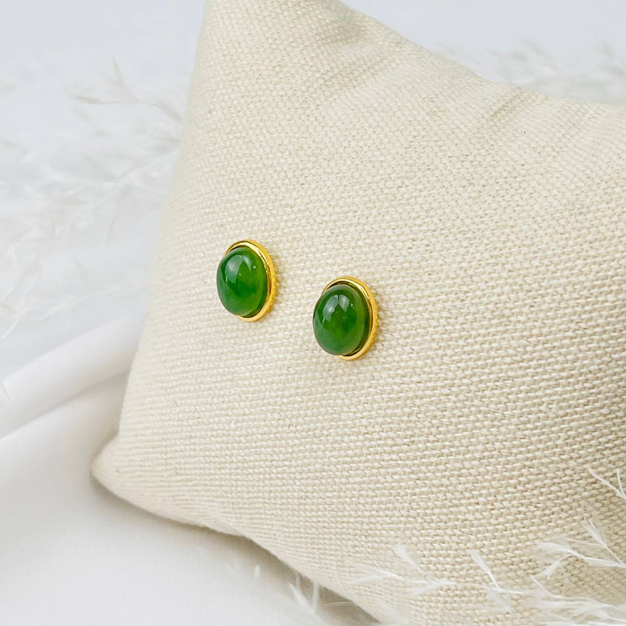 Радуга Самоцветов Серьги-пусеты из Нефрита