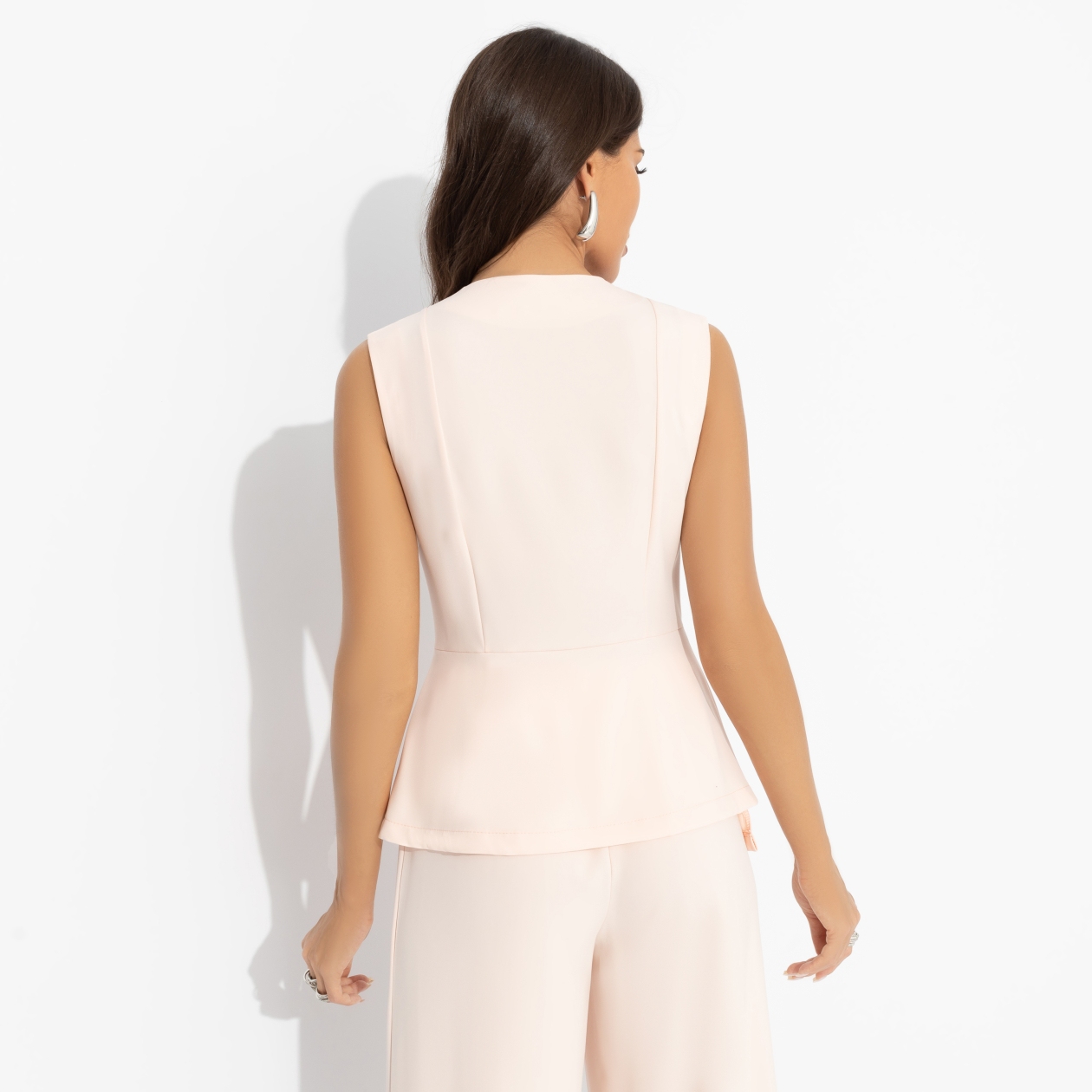 Жилет с эффектом многослойности, Стильный лидер (peach)