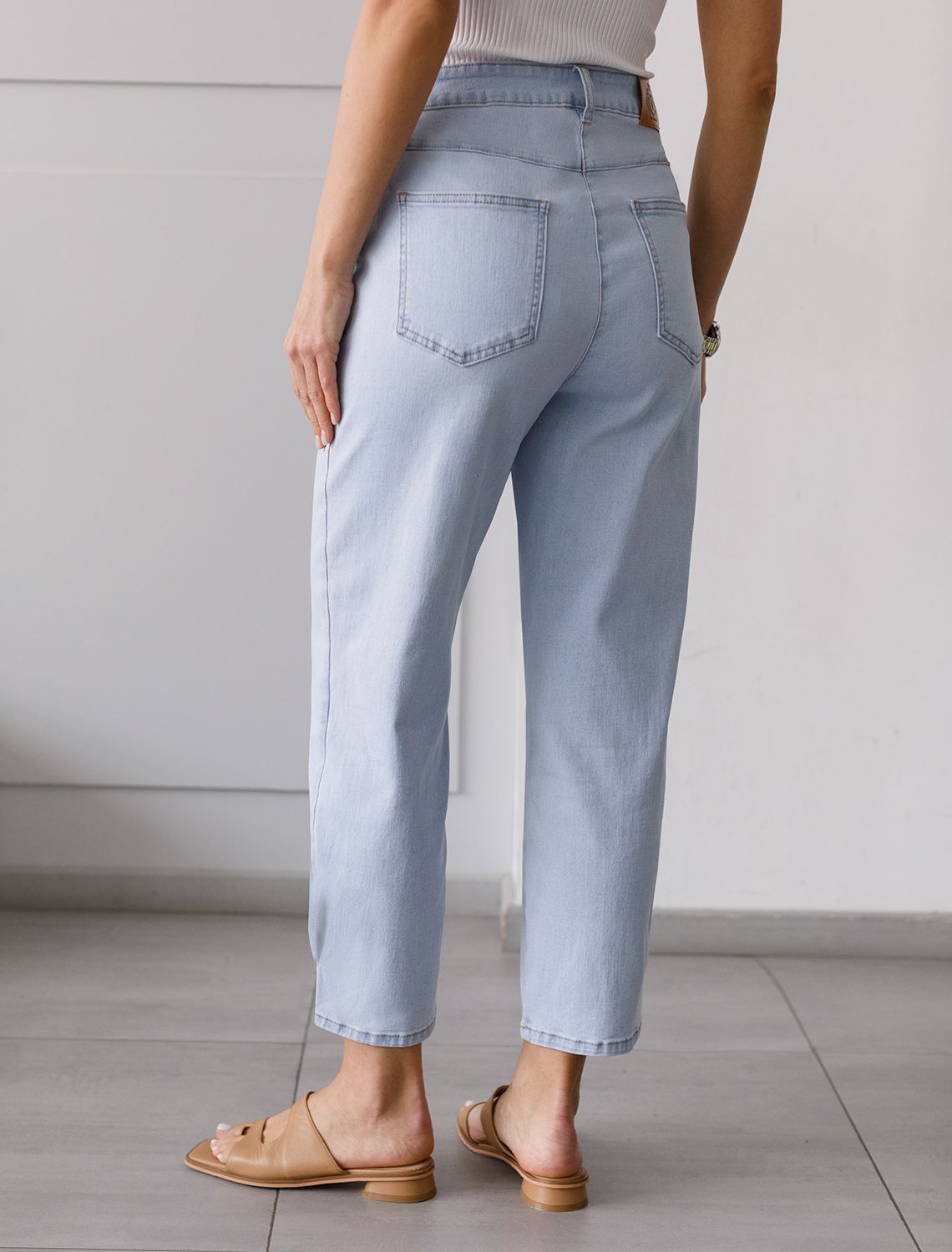 Ст.цена 2690р Джинсы из эластичного денима D54.108 светло-голубой