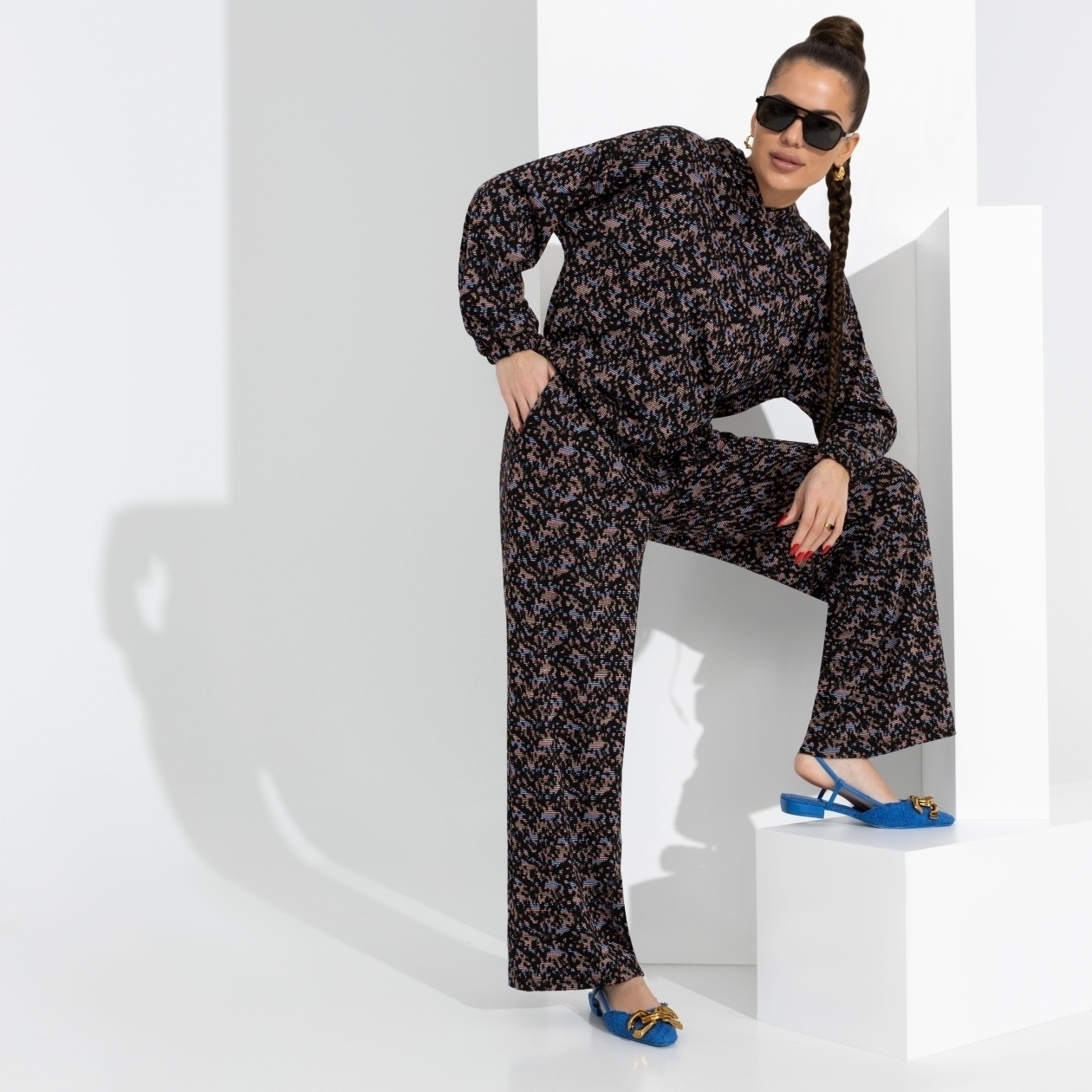 Ст.цена 1990р. Брючный комплект с капюшоном, Смелый контраст 00000012108 Черный