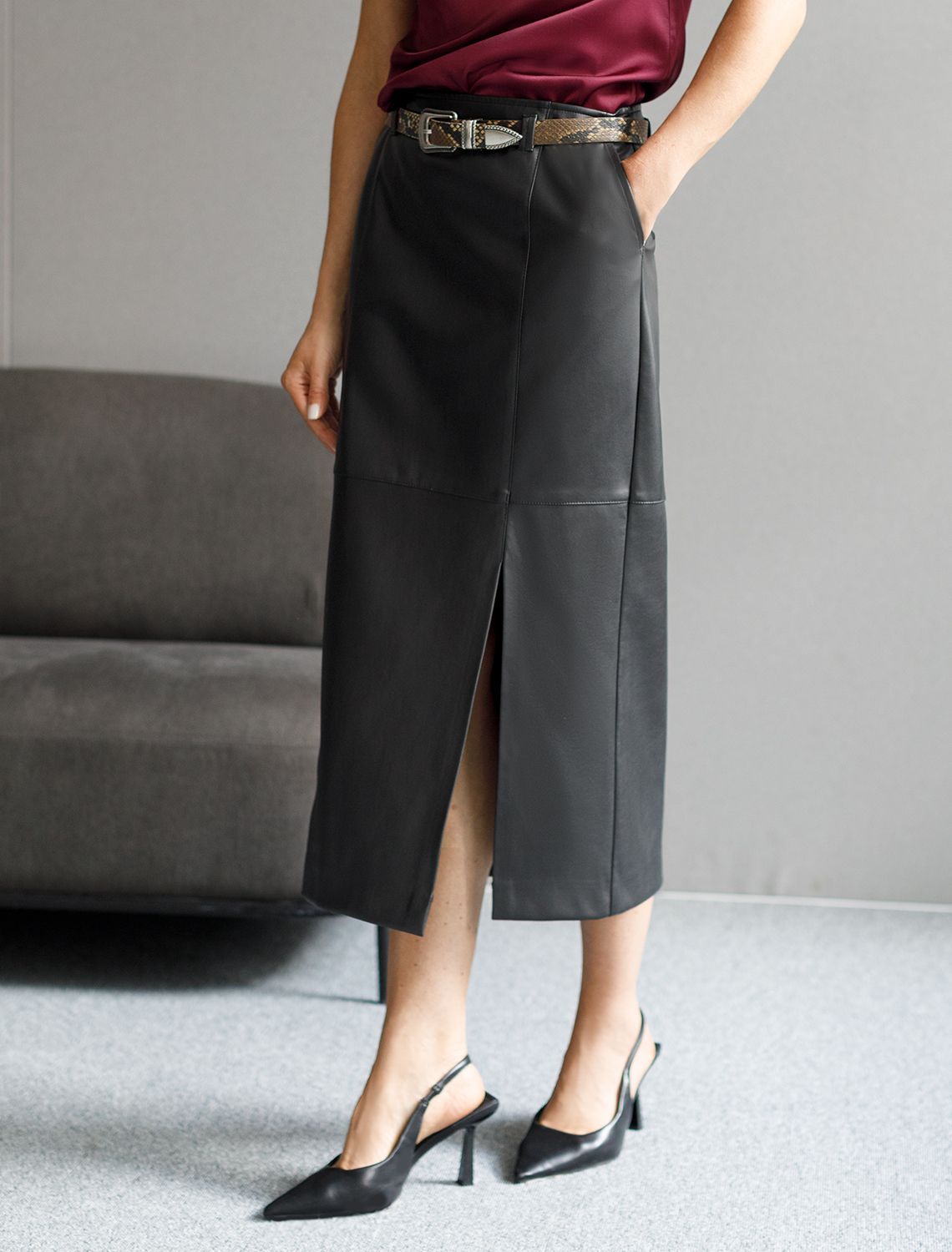 Юбка-карандаш из искусственной кожи D26.184 черный