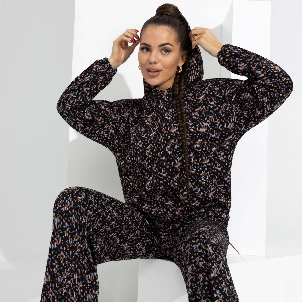 Ст.цена 1990р. Брючный комплект с капюшоном, Смелый контраст 00000012108 Черный