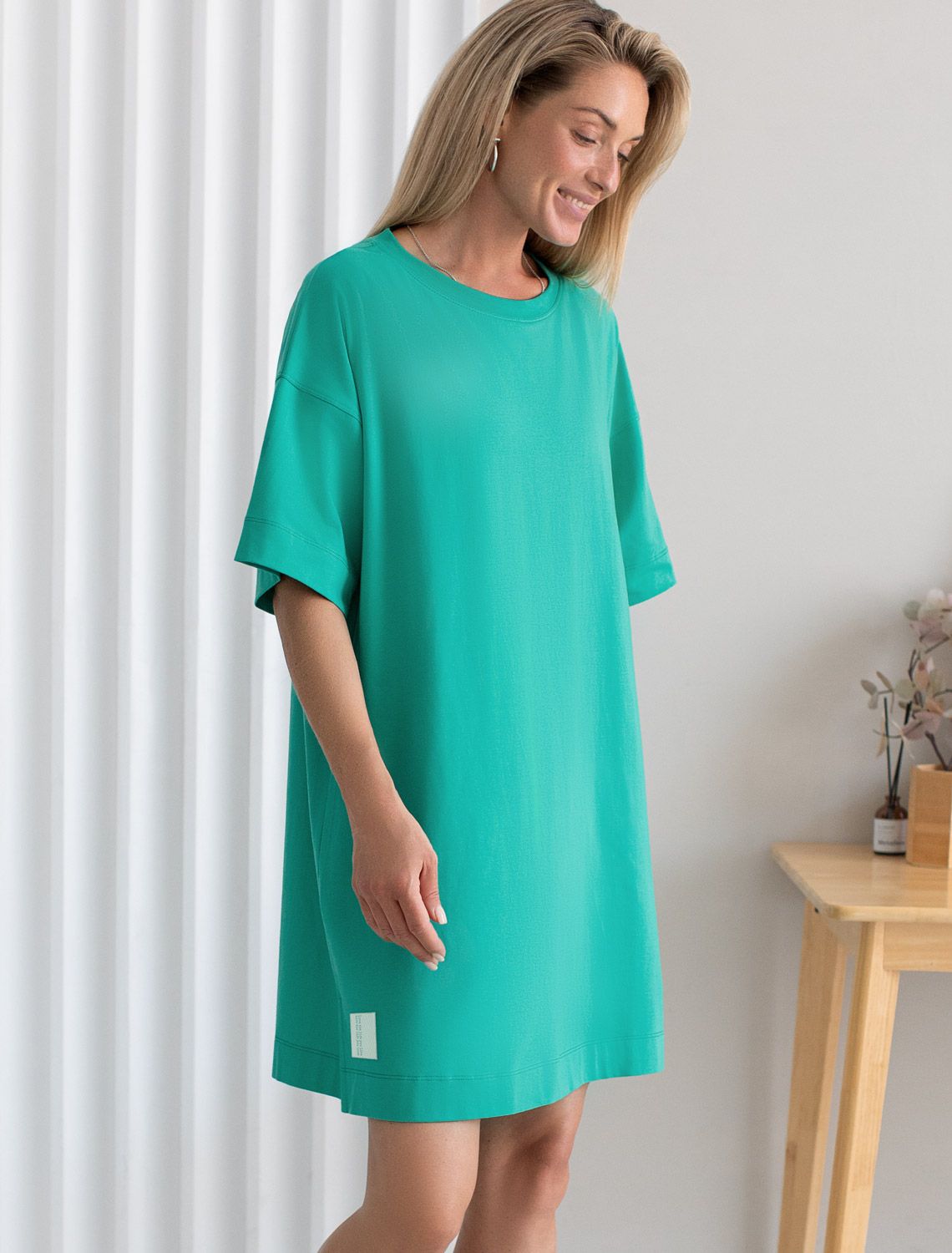 Платье из премиального хлопка с вышивкой на рукаве D42.090 лазурный