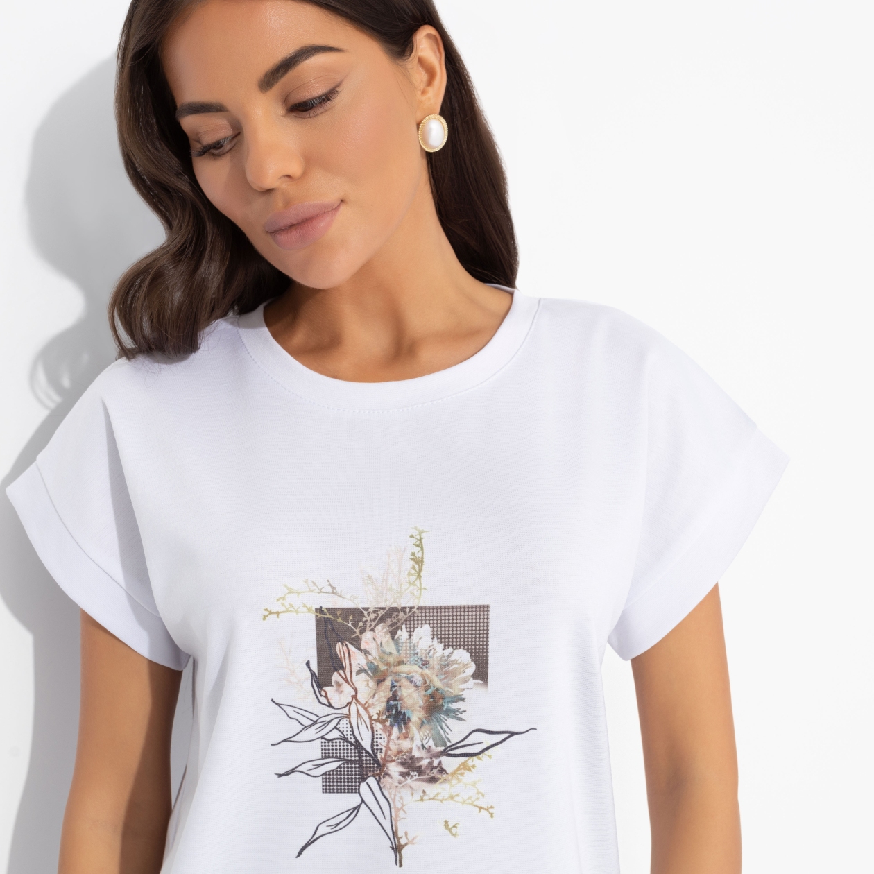 Ст.цена 1390р. Футболка, Оттенок настроения (flowers) 00000011796 Белый