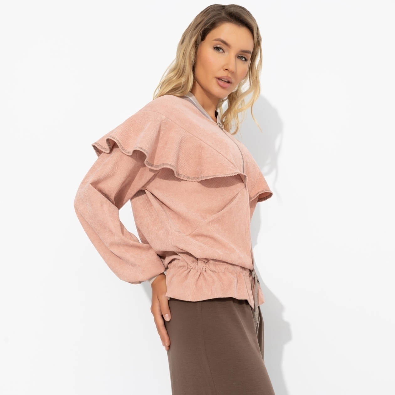 Бомбер из вельвета на кулиске, Всё про неё