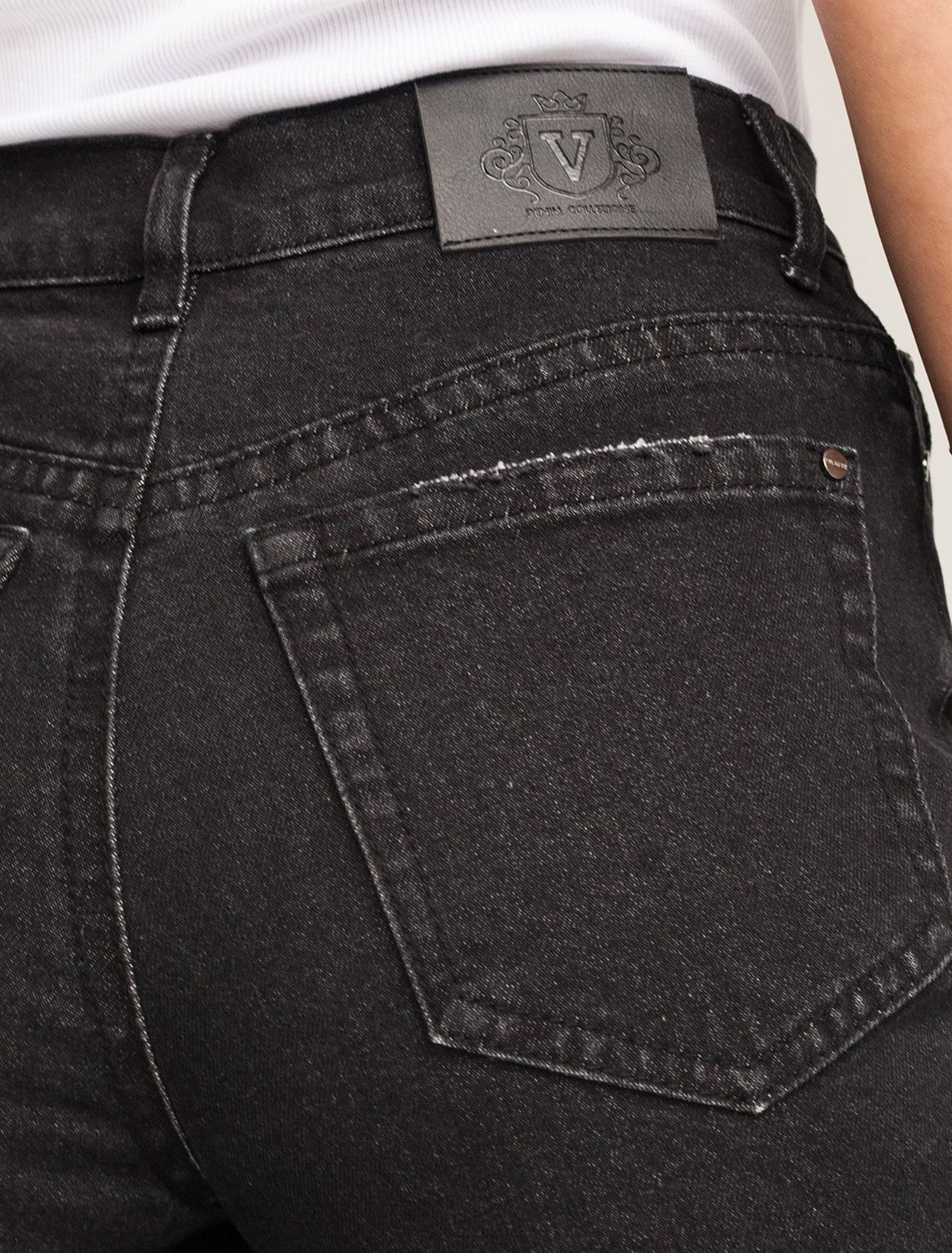 Ст.цена 2290р Джинсы mom-fit из денима со спандексом D54.246 черный