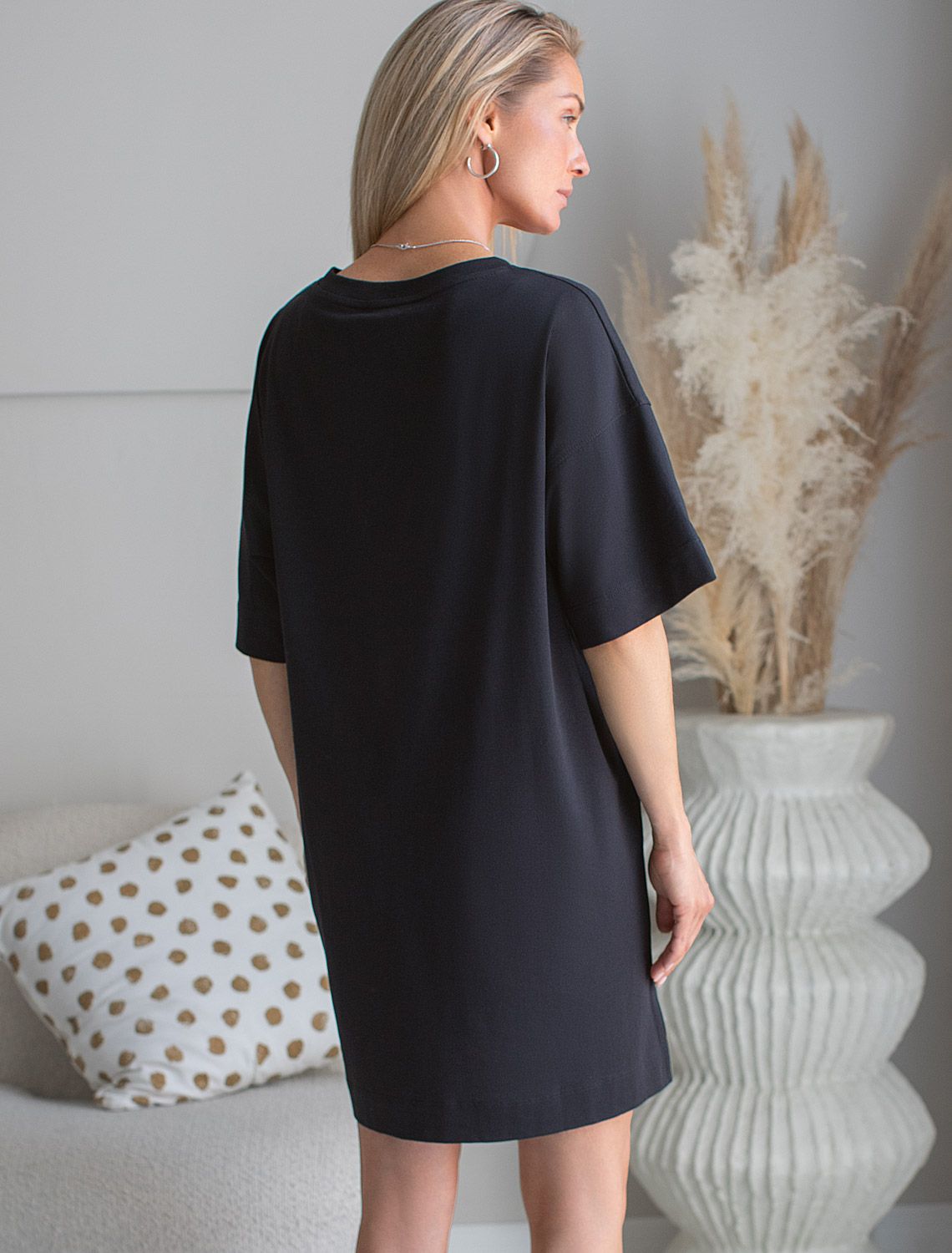 Платье из премиального хлопка с вышивкой на рукаве D42.090 черный