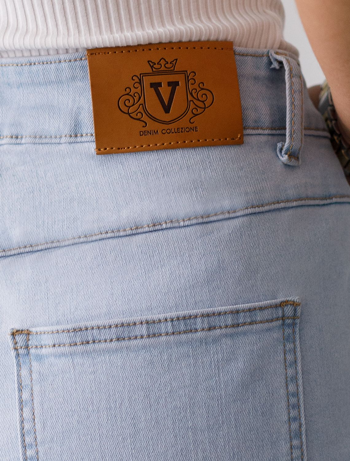 Ст.цена 2690р Джинсы из эластичного денима D54.108 светло-голубой