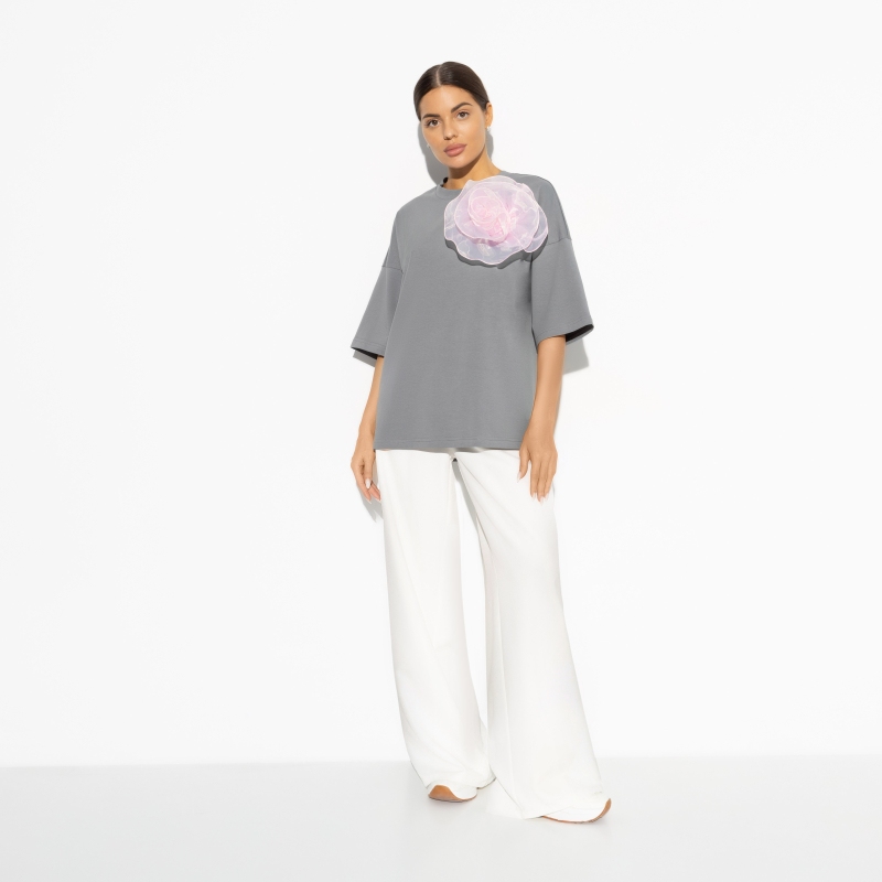 Ст.цена 1290р. Футболка, Летний каприз (с брошкой) 00000010720 Серый