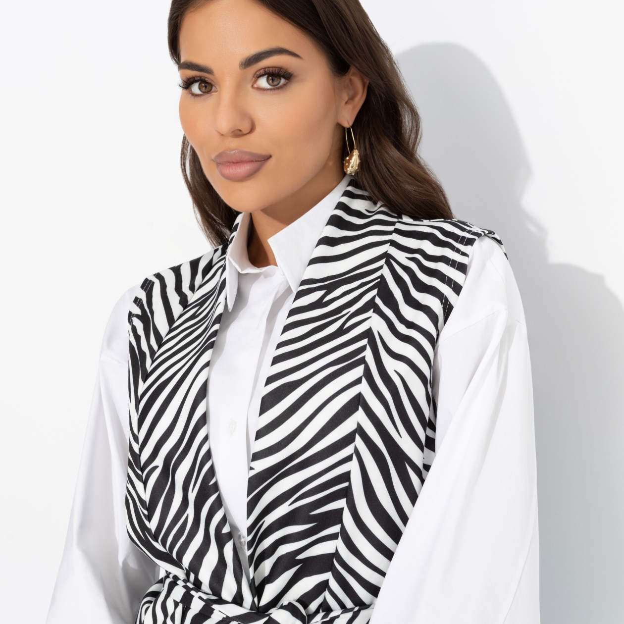 Ст.цена 1650р. Жилет с поясом, Настроена эффектно (монохром) 00000011900 Черный