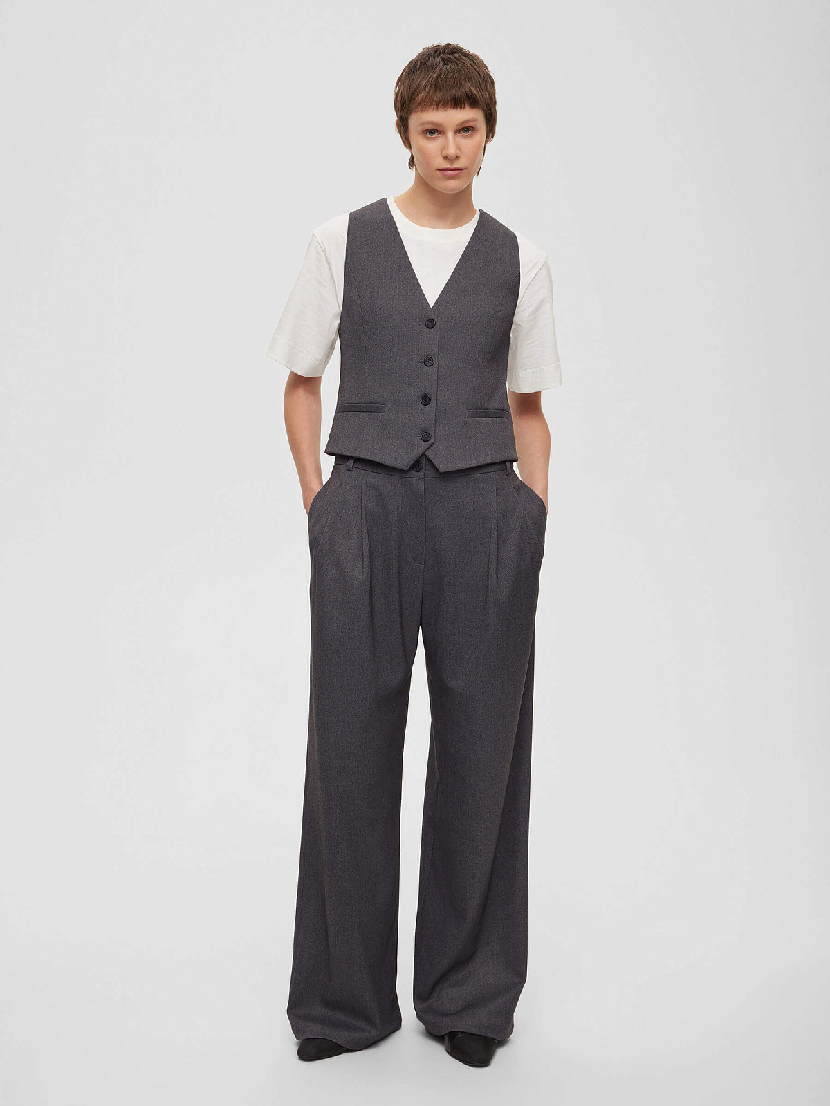 2625р4925рЖилет из костюмной ткани, серый