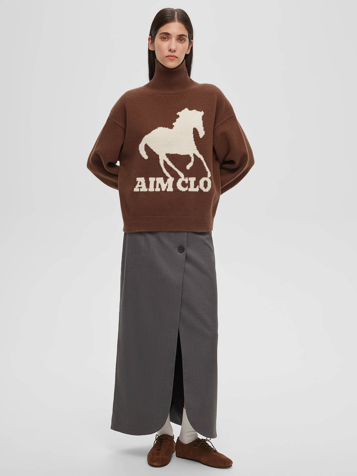 Свитер свободного кроя с интарсией лошадь, коричнево-молочный