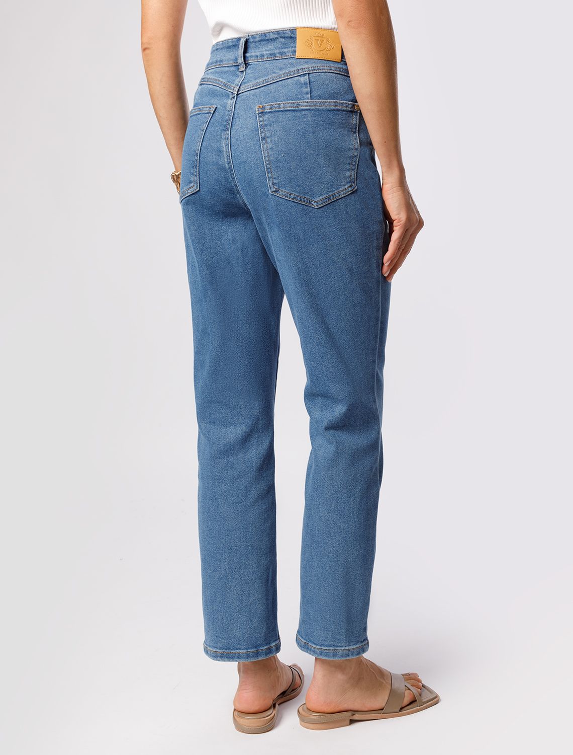 Укороченные джинсы из эластичного денима