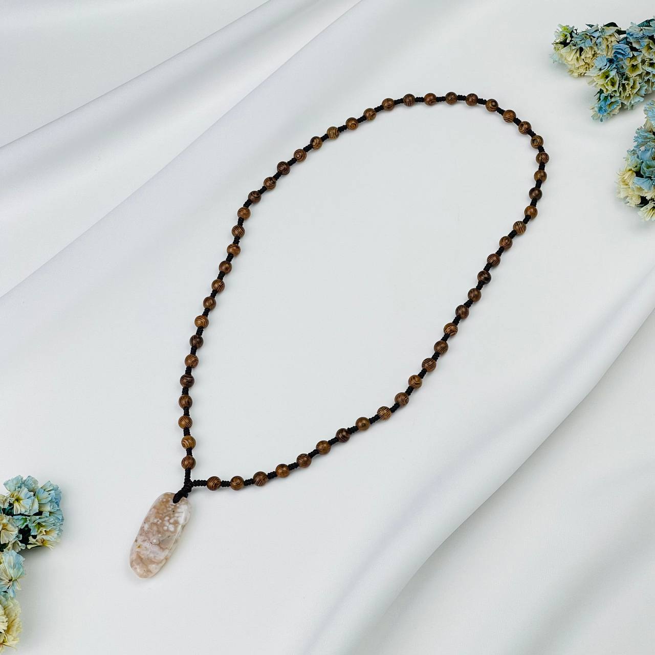 Радуга Самоцветов Кулон из цветочного Агата на шнурке (дерево)