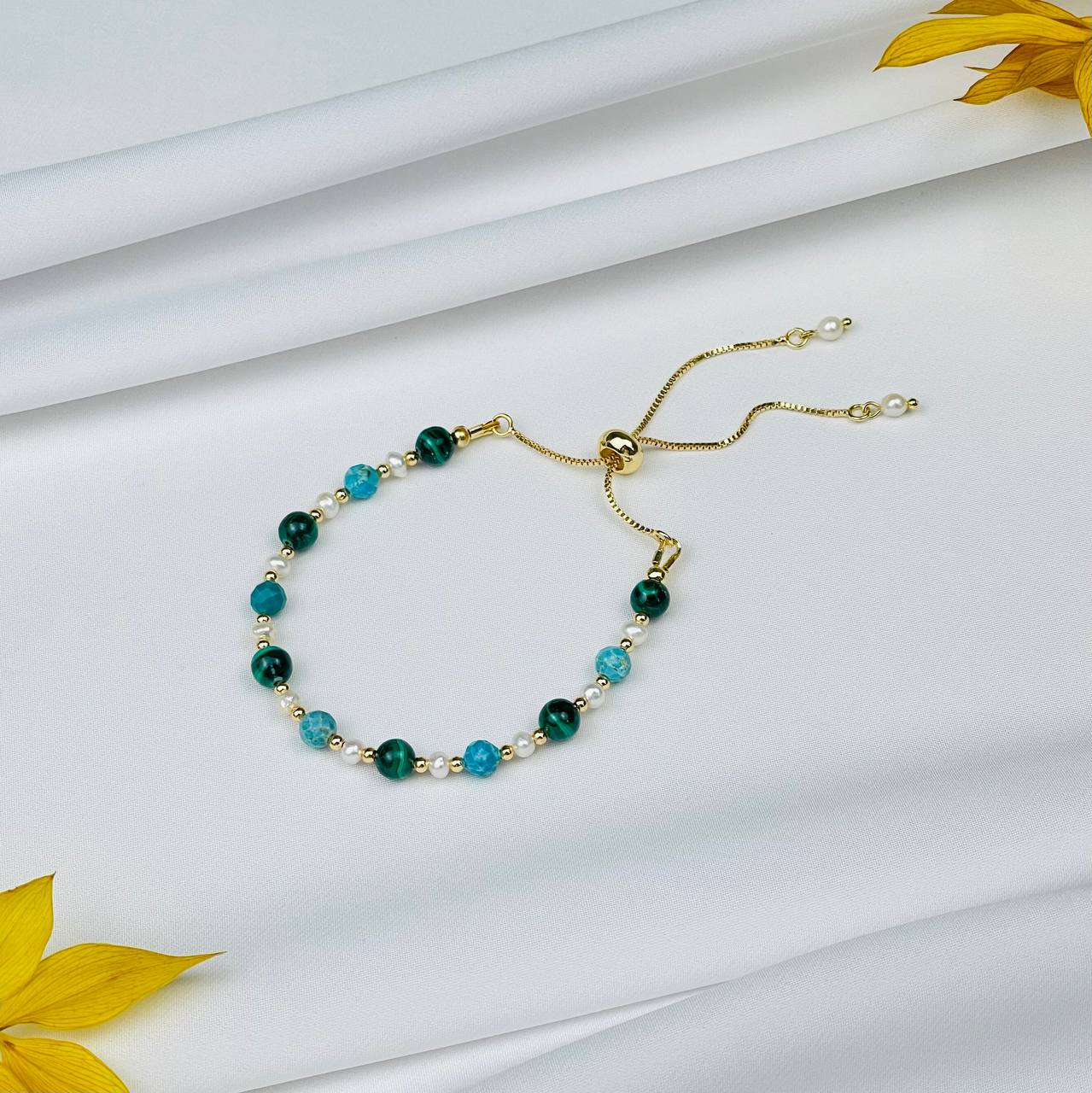 Радуга Самоцветов Браслет регулируемый (на здоровье и долголетие) из Малахита, Бирюзы и Жемчуга