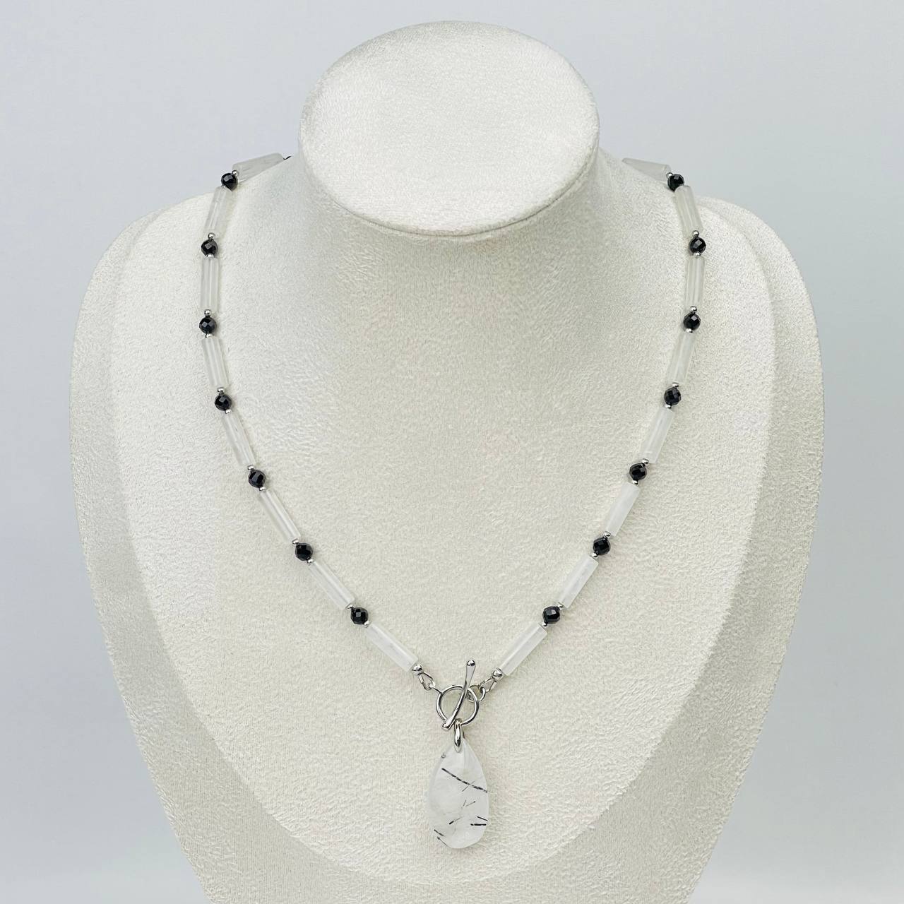 Радуга Самоцветов Колье из Кварца с Турмалином и Шпинели