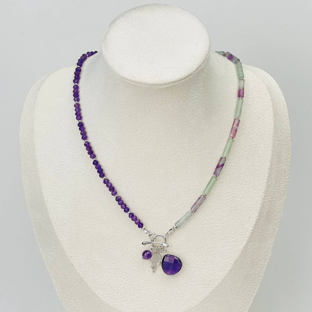 Радуга Самоцветов Колье из Флюорита и Аметиста