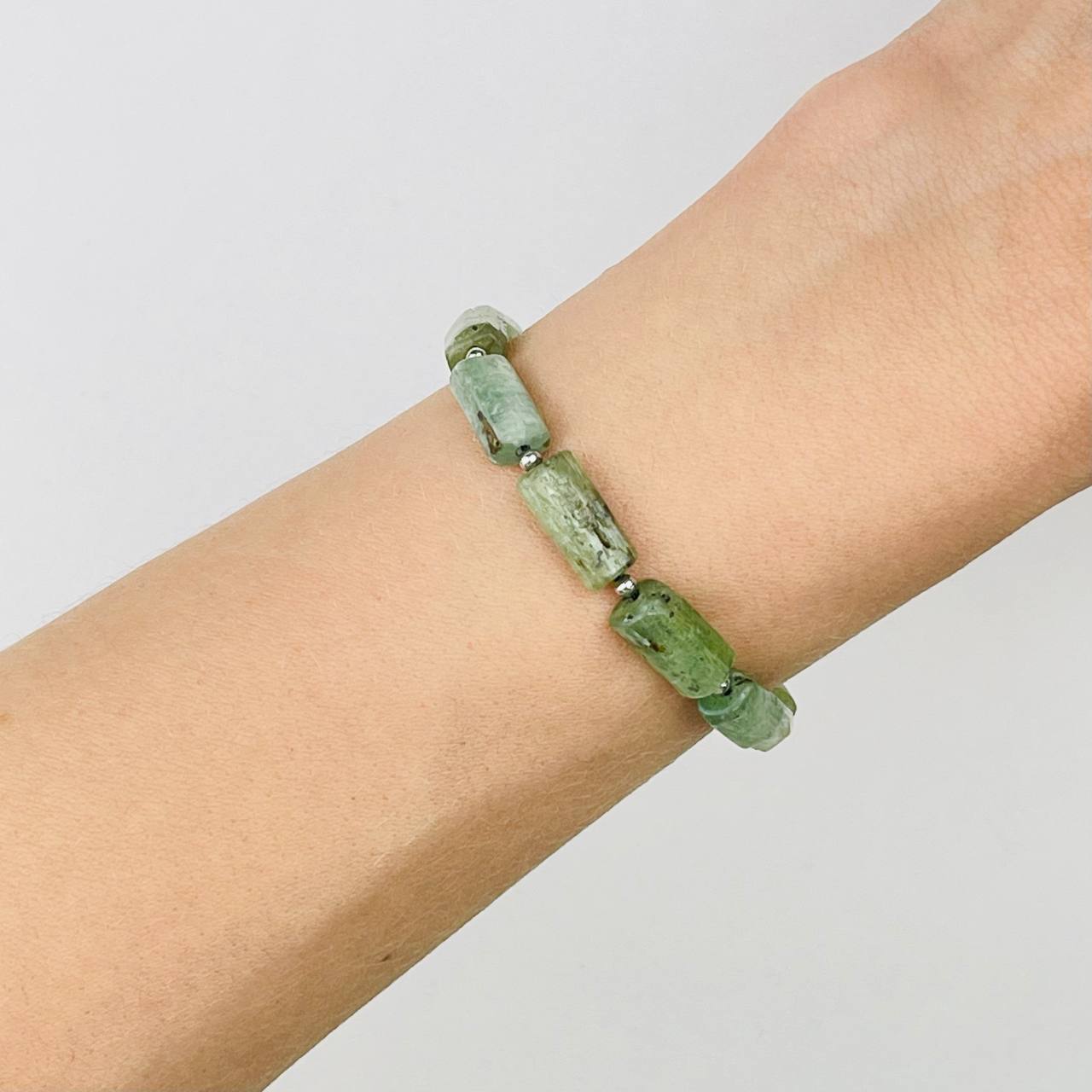 Радуга Самоцветов Браслет из зеленого Кианита