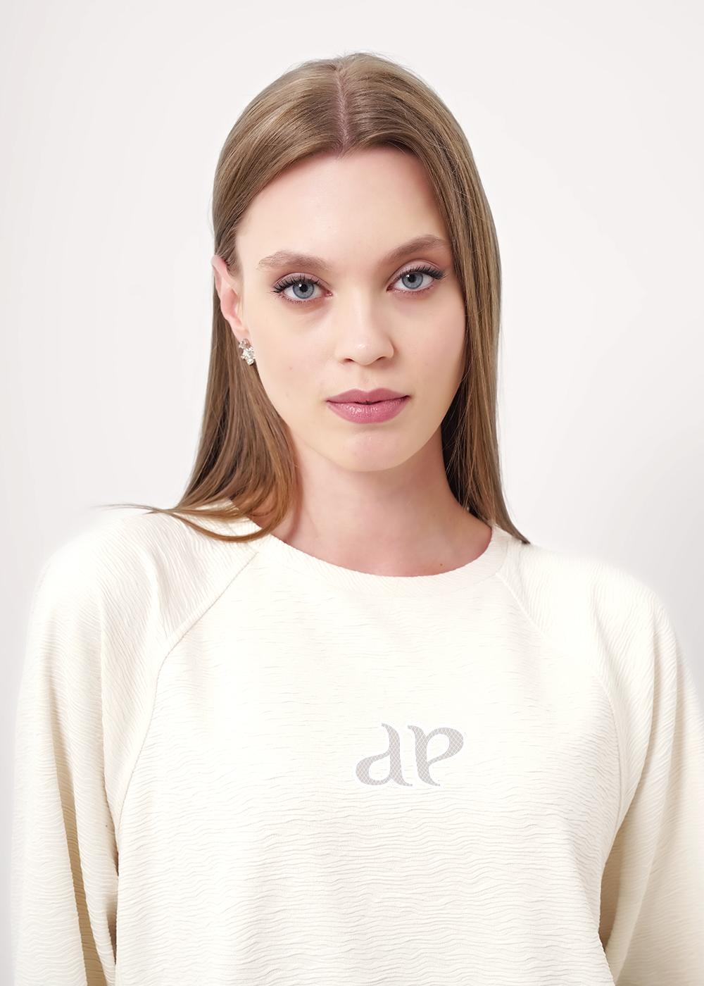 Ст.цена 1450р CLE 157021/186эф Джемпер женский 157021/186эф молочный