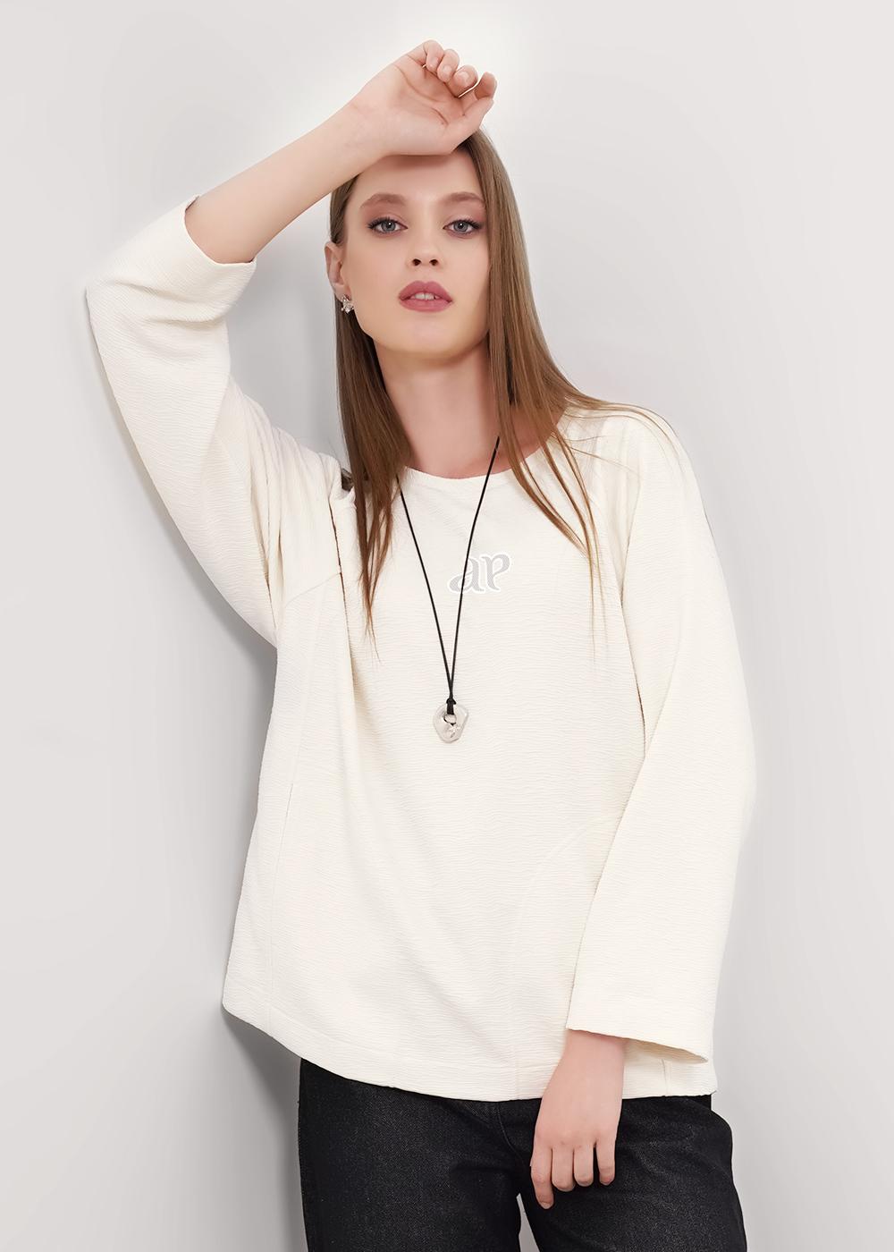 Ст.цена 1450р CLE 157021/186эф Джемпер женский 157021/186эф молочный