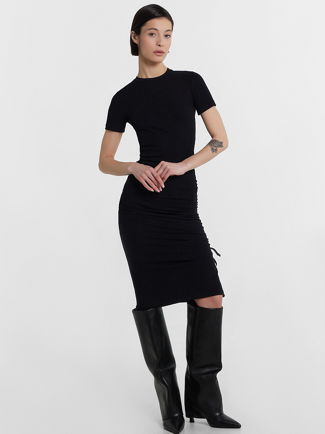 Платье женское в черном цвете