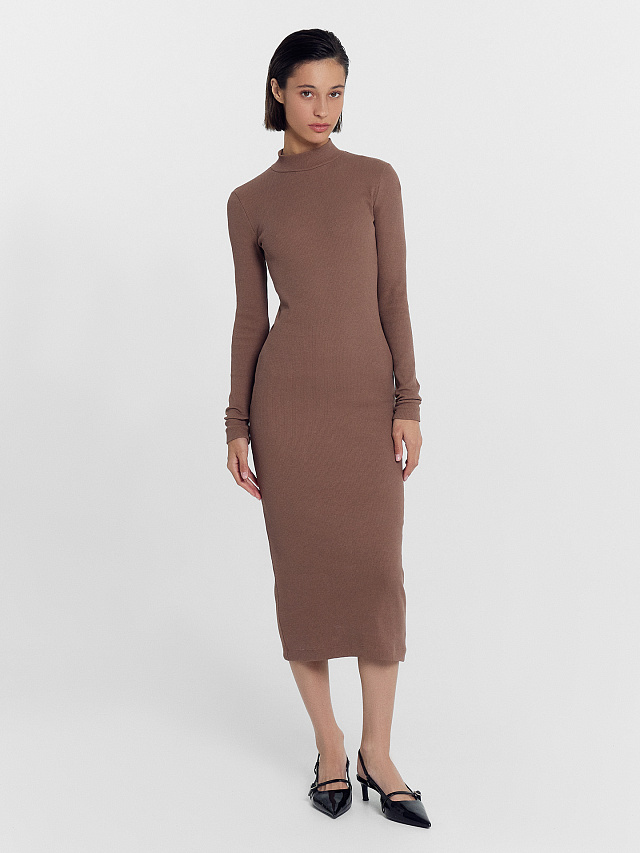 Облегающее платье миди в рубчик бежевого цвета