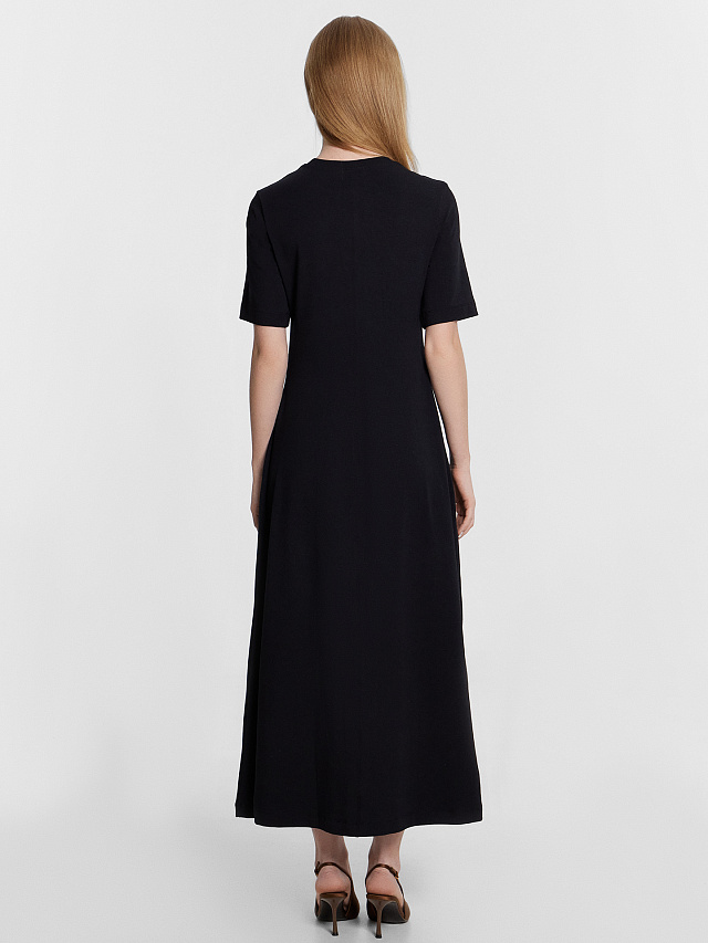 Платье женское в черном цвете