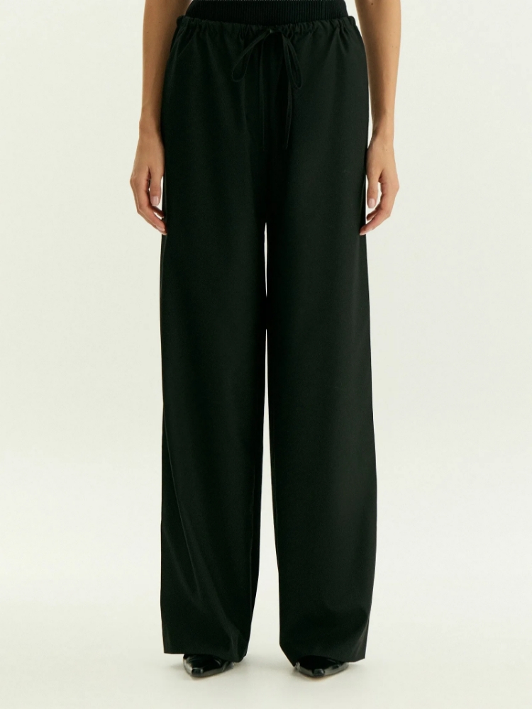 Брюки на резинке из костюмной шерсти ,
56% полиэстер, 25% шерсть, 17% вискоза, 2% эластан ,