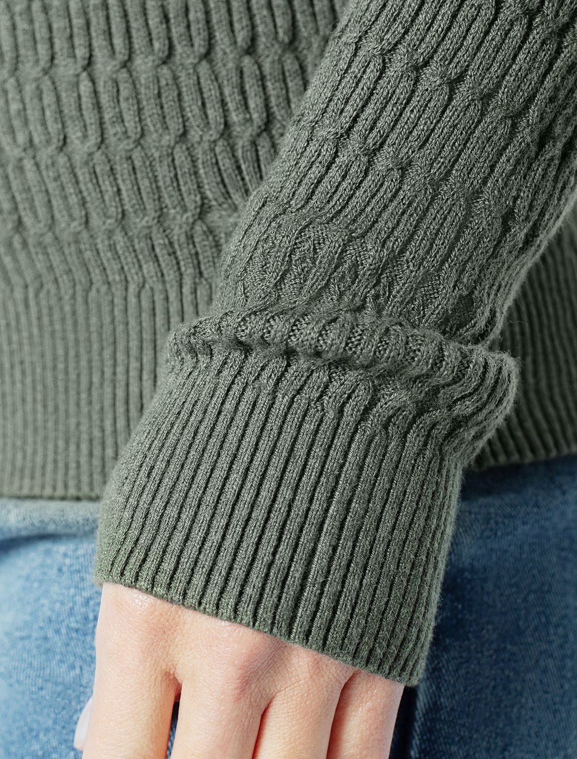 Ст.цена 2390р Кардиган тонкой ажурной вязки из хлопка и вискозы D31.134 темно-оливковый