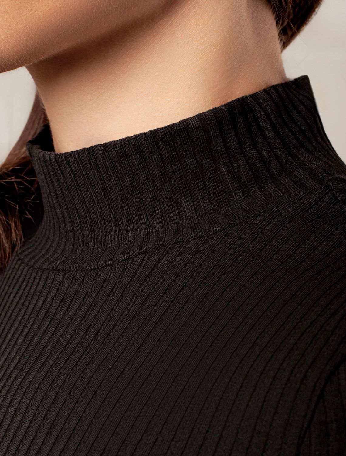 Ст.цена 1490р Футболка из фактурного трикотажа в рубчик D49.104 черный