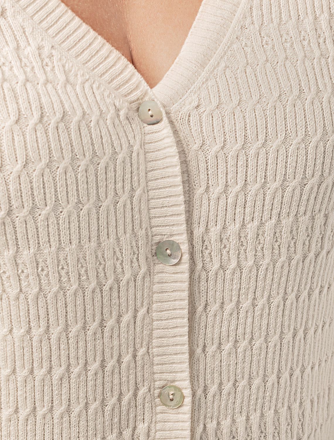 Ст.цена 2390р Кардиган тонкой ажурной вязки из хлопка и вискозы D31.134 слоновая кость