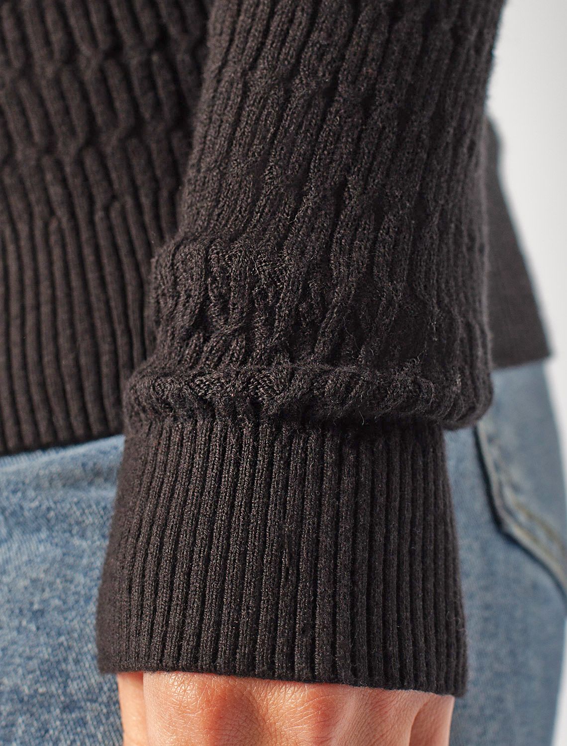 Ст.цена 2390р Кардиган тонкой ажурной вязки из хлопка и вискозы D31.134 черный