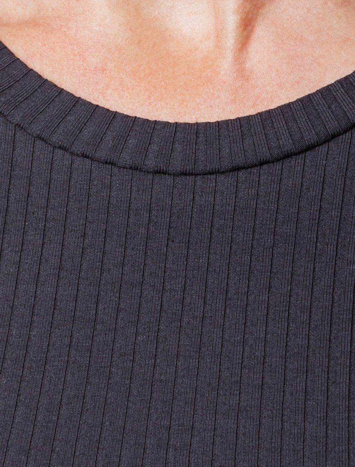 Ст.цена 1790р Джемпер из трикотажа в широкий рубчик D49.106 черный