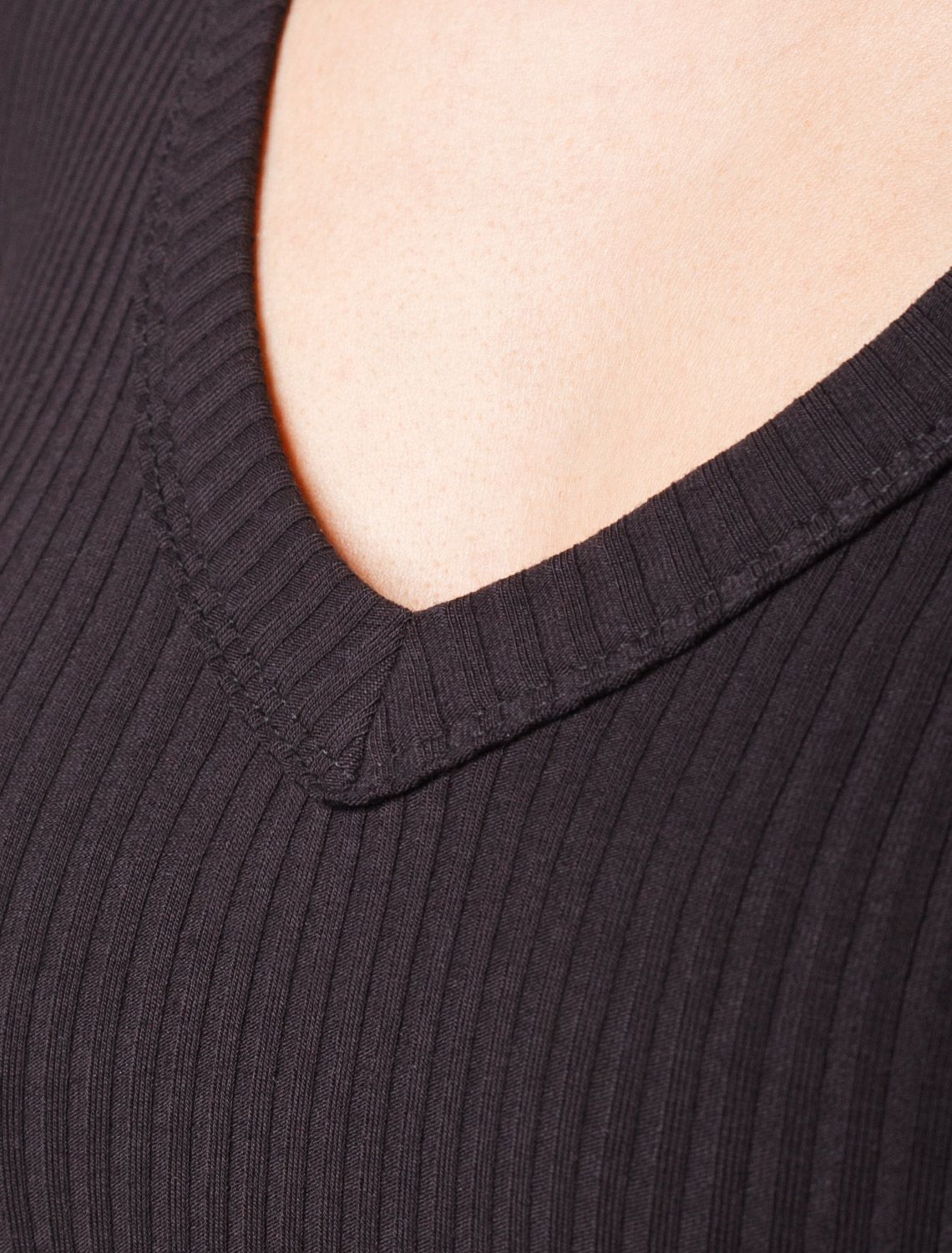 Ст.цена 1350р Джемпер из трикотажа в широкий рубчик D49.107 черный