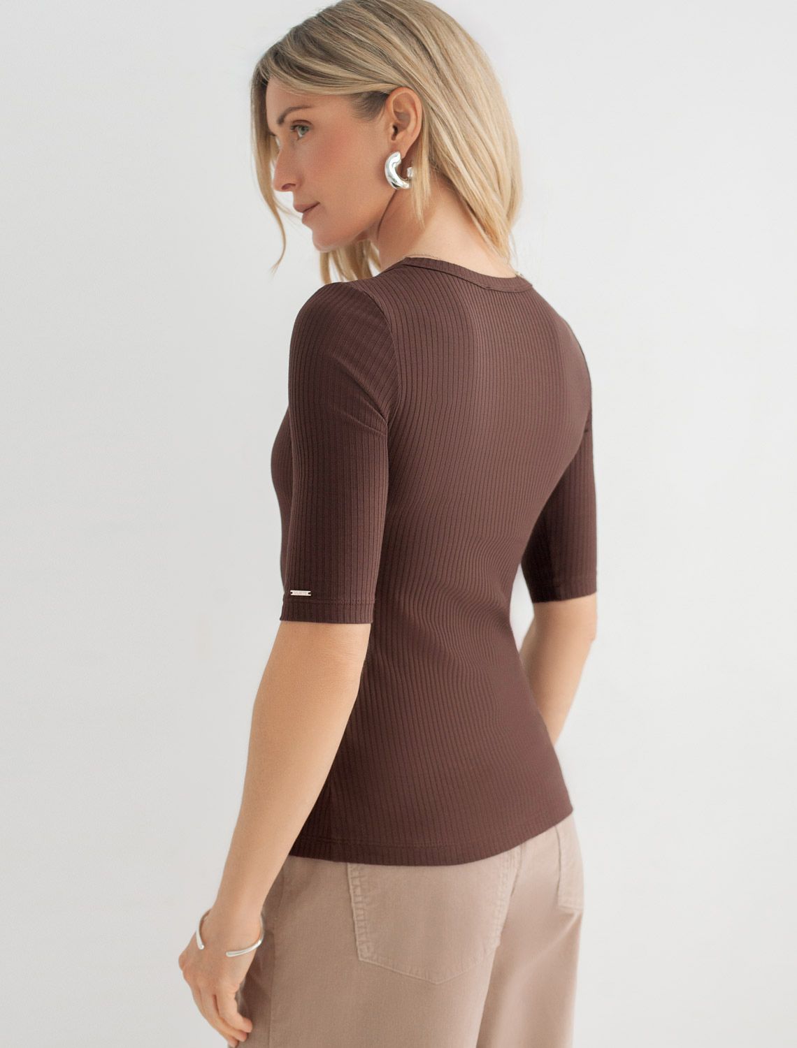 Ст.цена 1350р Джемпер из трикотажа в широкий рубчик D49.107 шоколад