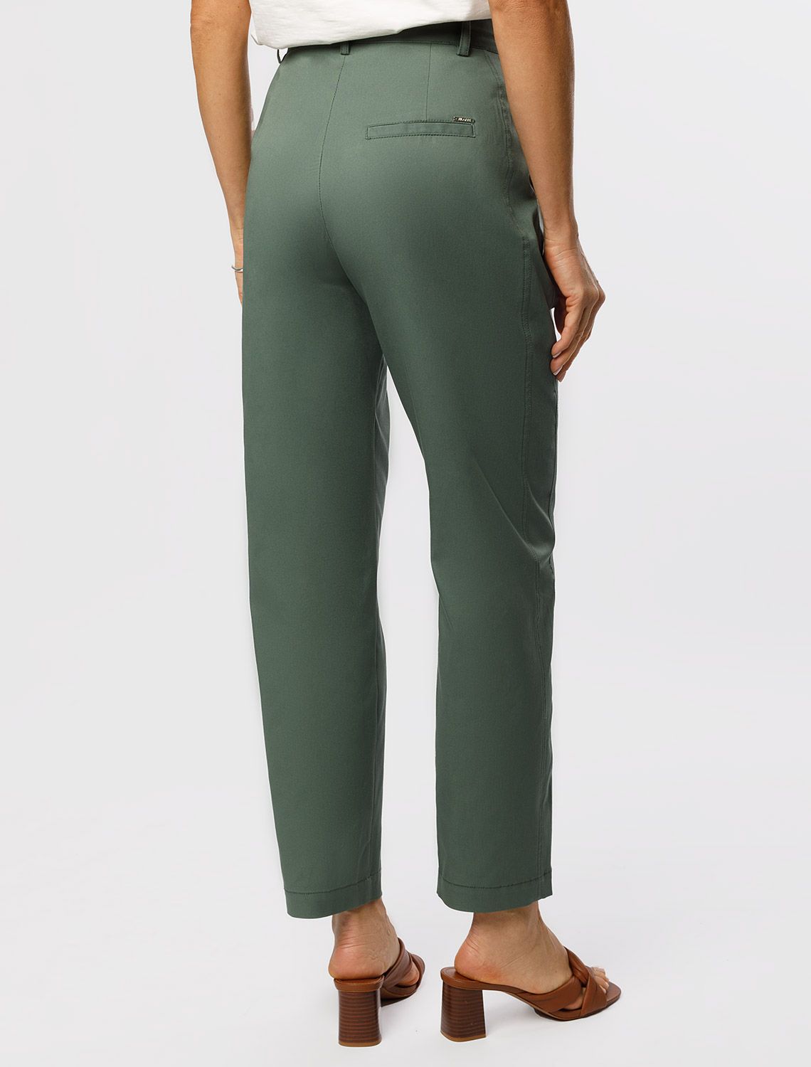 Ст.цена 2890р Брюки-бананы из хлопка D24.269 темно-оливковый